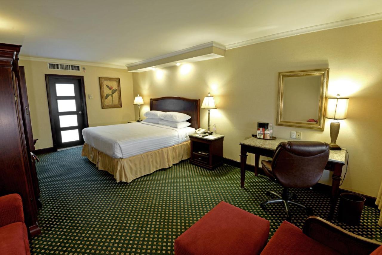 Marriott Torreon Hotel Экстерьер фото